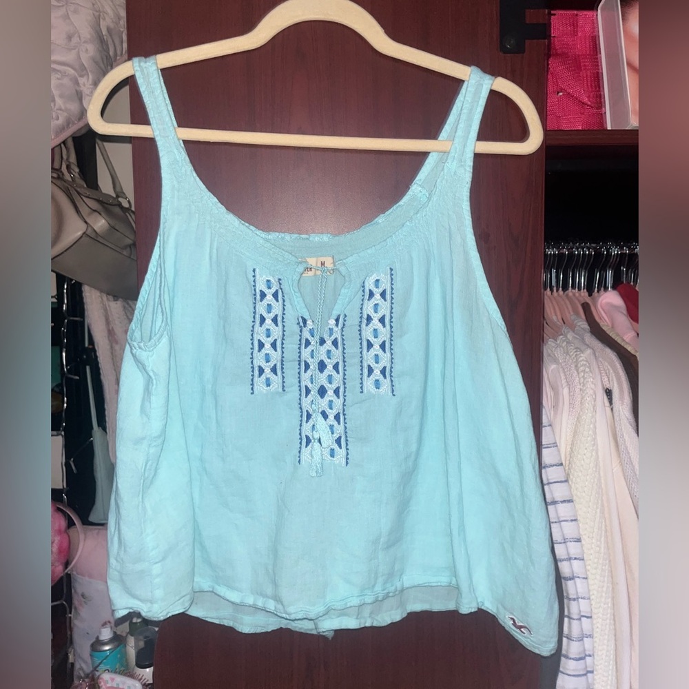 Vintage blue flowy embroidered Hollister top